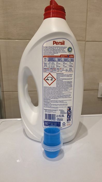Persil w żelu uniwersalny na 100 prań 4,5 litra.