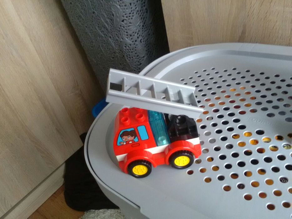 LEGO Duplo wóz strażacki z ruchomą drabiną
