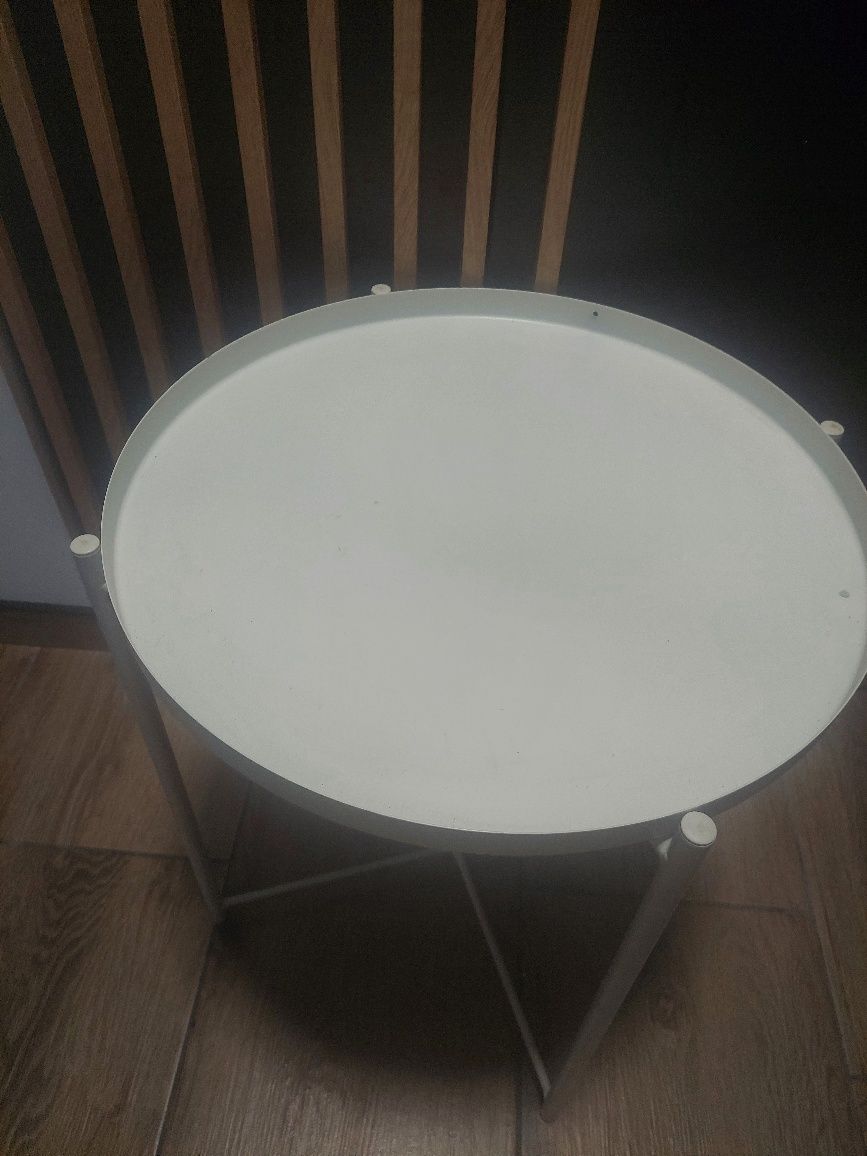 Metalowy stolik z tacą gladom ikea