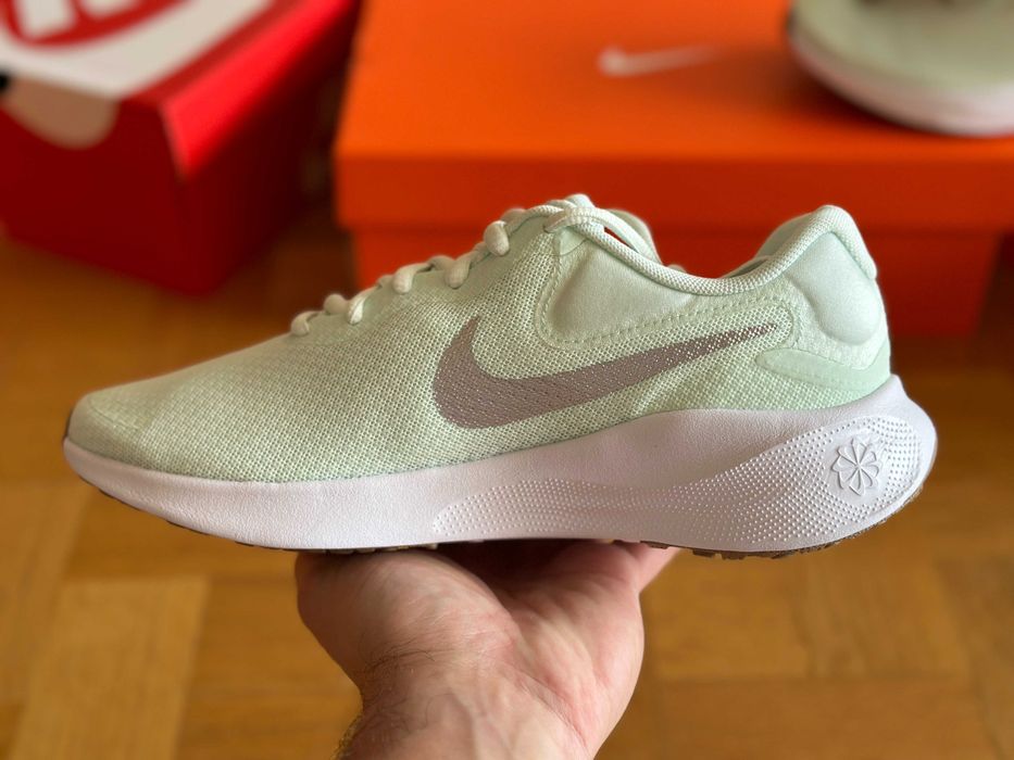 Кросівки Nike Revolution 7	кроссовки FB2208-303