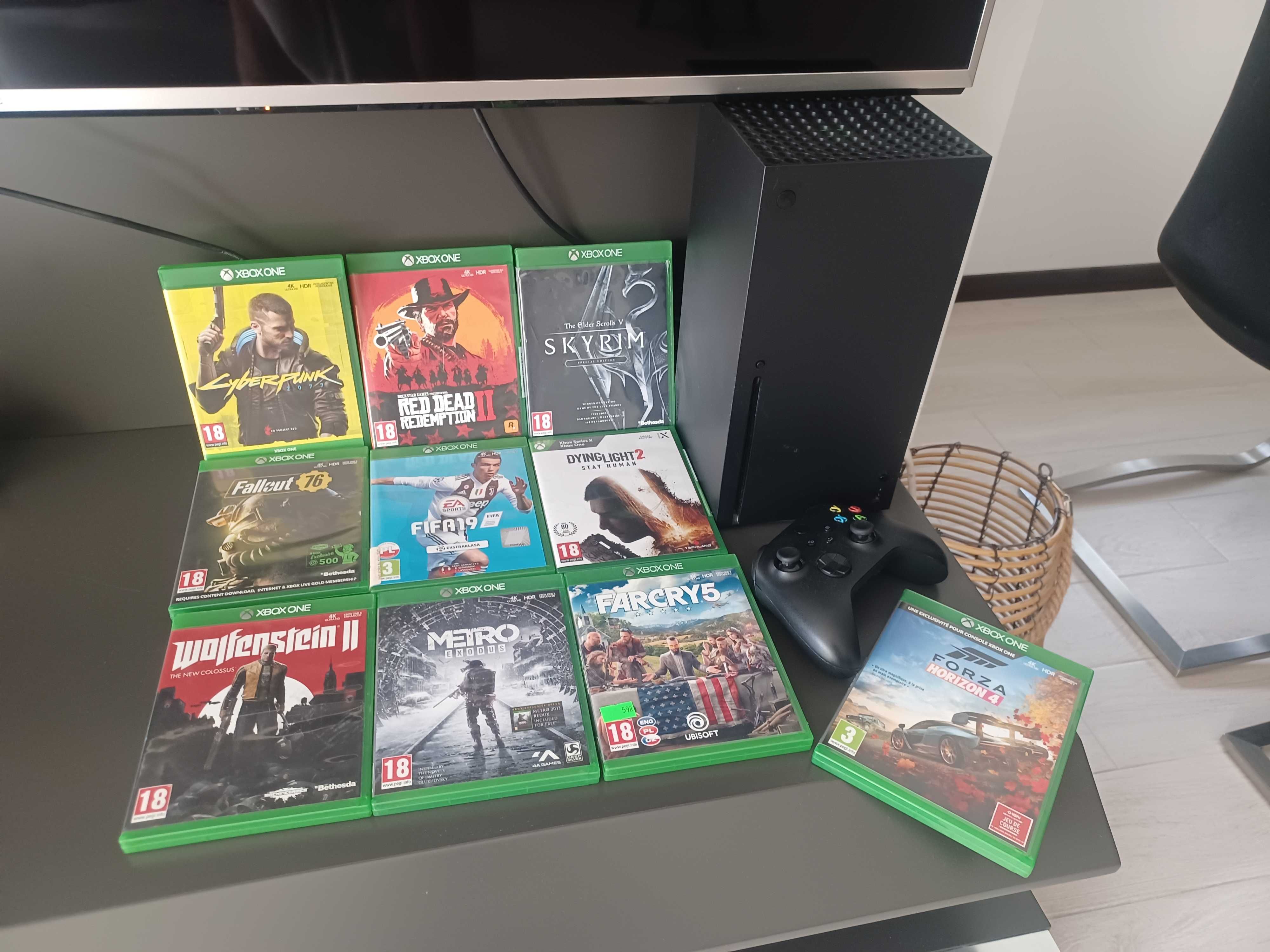 Xbox Series X z napędem 1TB plus 10 gier