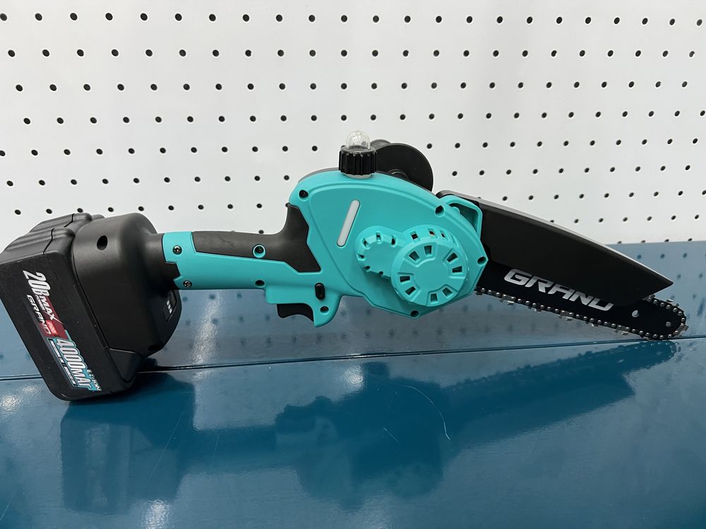 Аккумуляторная мини  пила Grand Бесщеточная 20 V / 8" шина 20 см