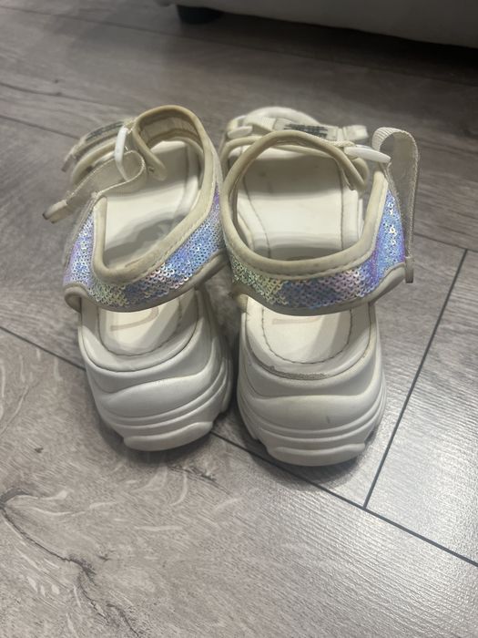 Босоніжки білі 36 розмір