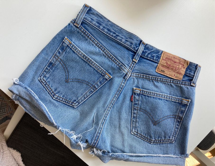 Oryginalne szorty jeansowe Levi’s 501 W28 L32 wysoki stan na guziczki