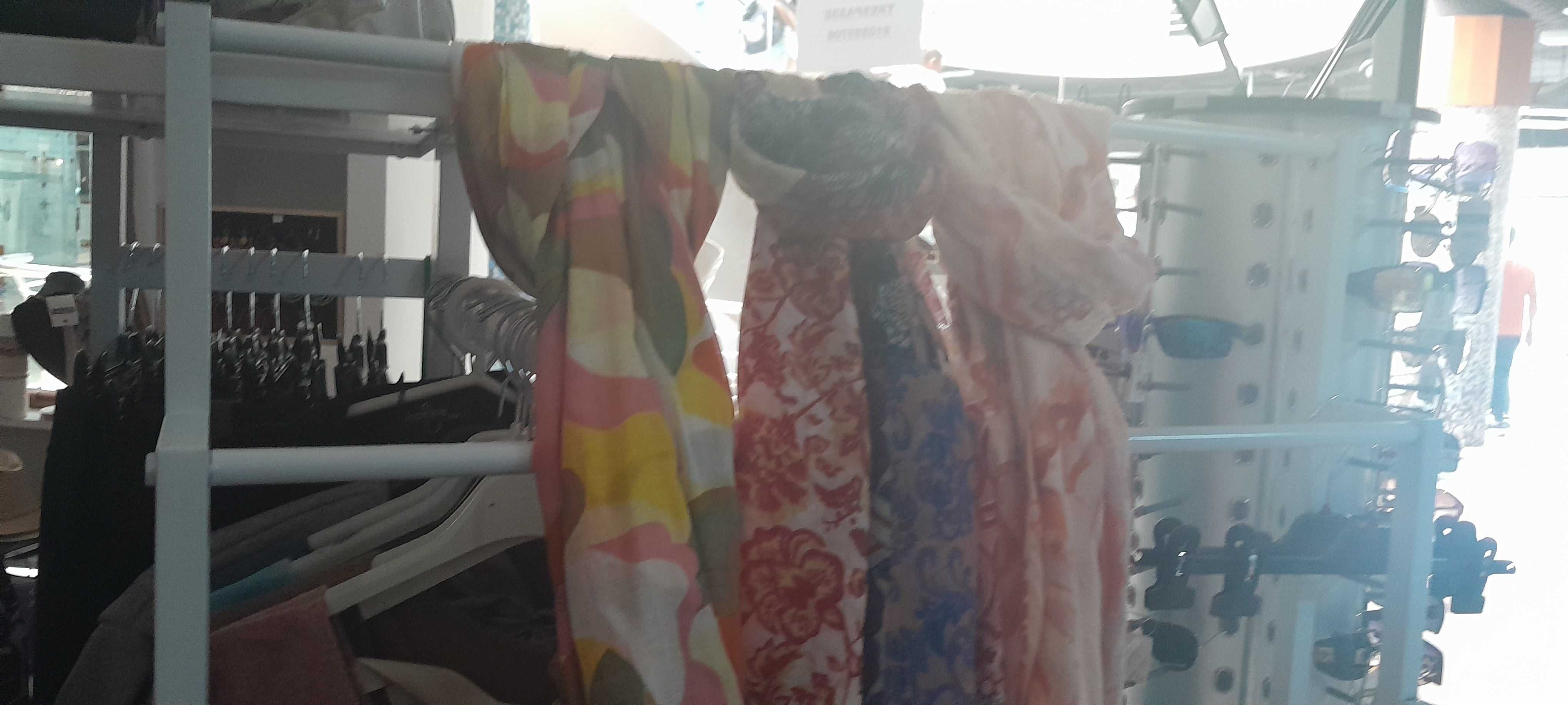 Recheio de loja roupa e accesorios femininos/ loja esoterica