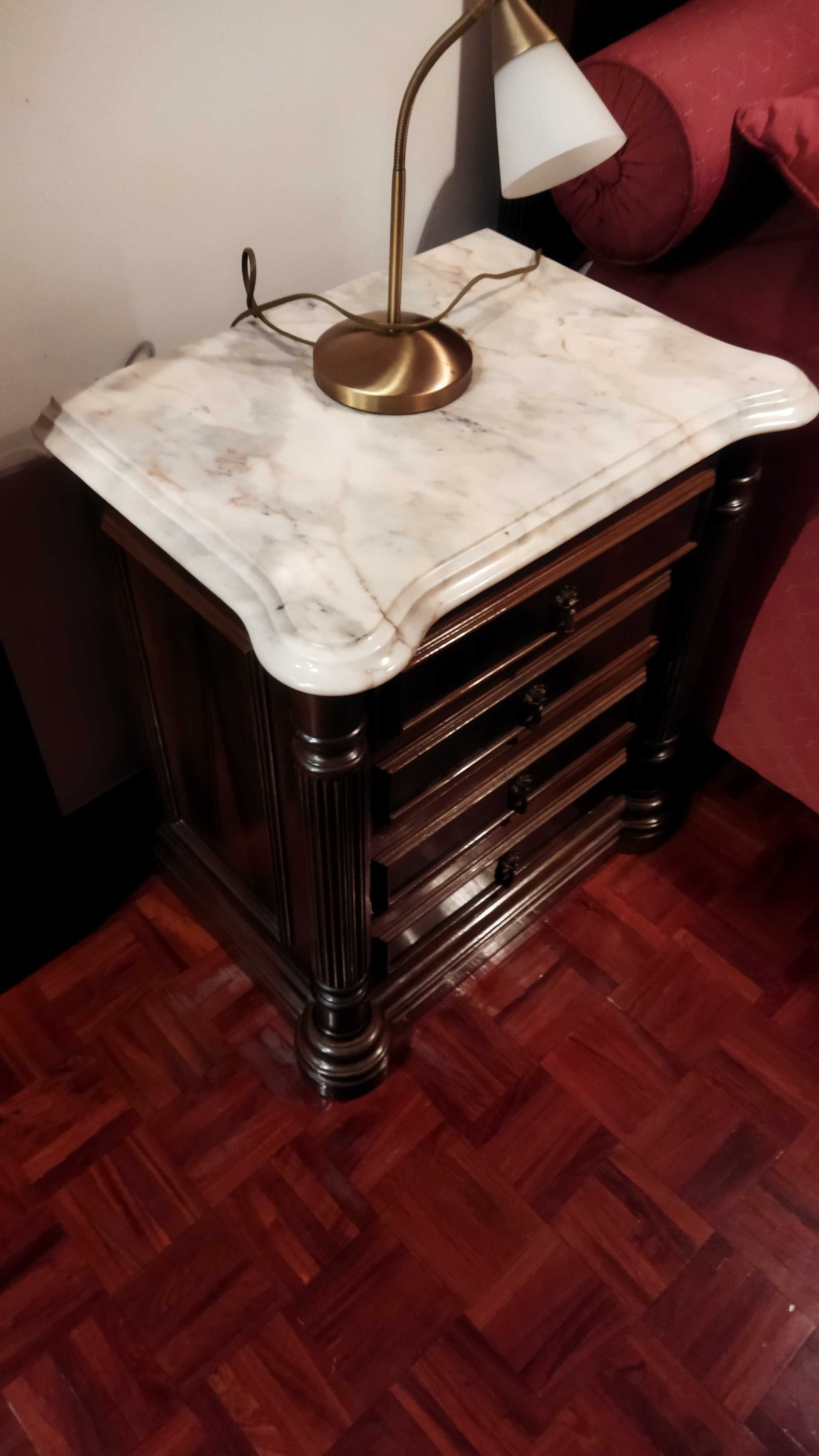 Recheio de Quarto (cama + 2 mesas cabeceira + Roupeiro)