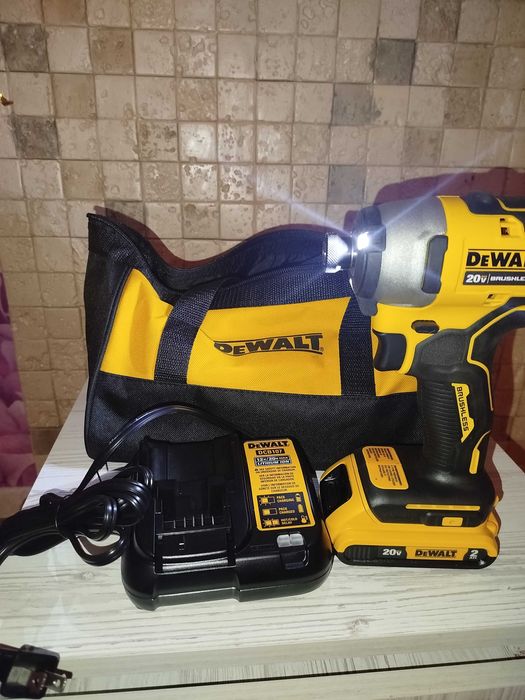 шуруповерт імпакт  DeWalt DFC 809 зарядне та батарея 2А