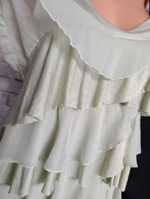 pistacjowa szałwiowa sukienka falbanami L letnia maskuje oponkę brzuch