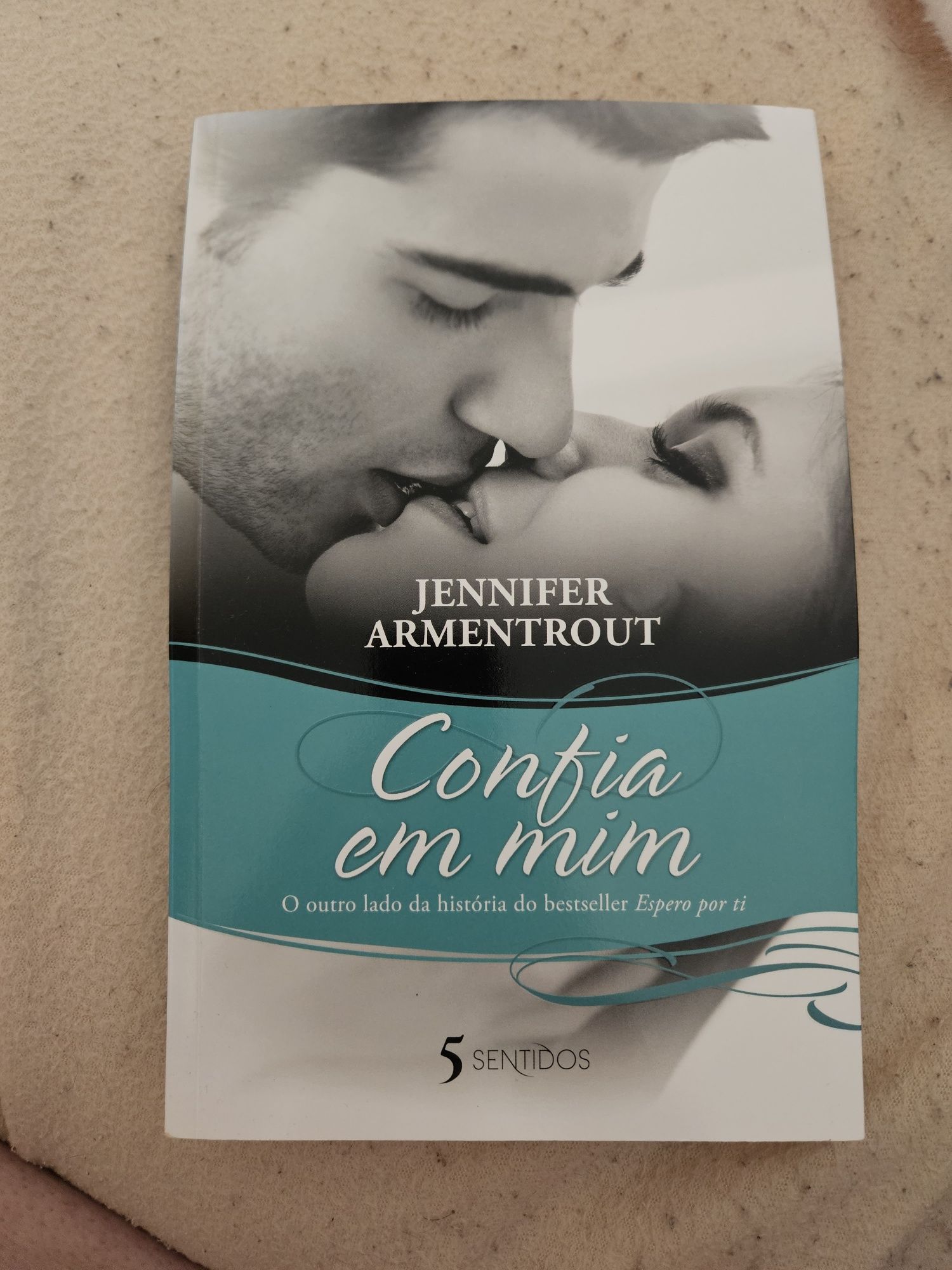 Livro "Confia em mim" de Jennifer Armentrout