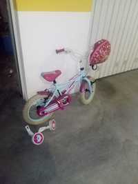 Bicicleta com capacete Patrulha Pata e rodas