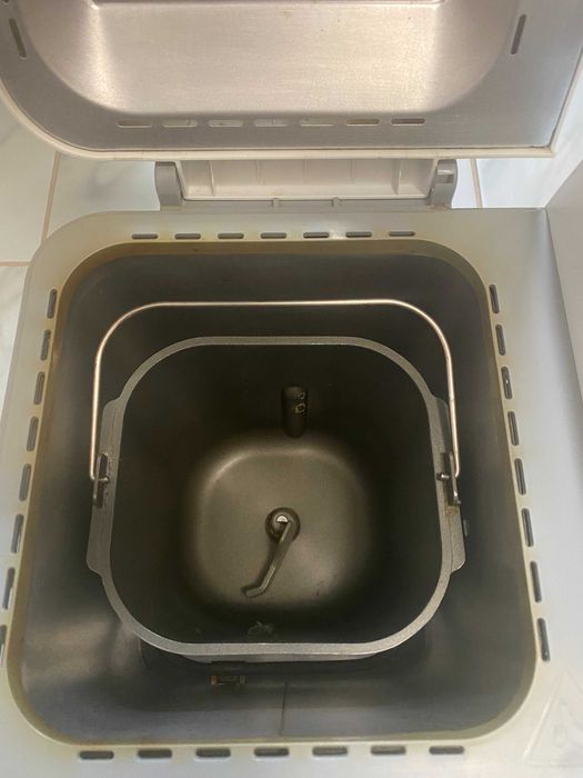 Продам хлібопічку LG