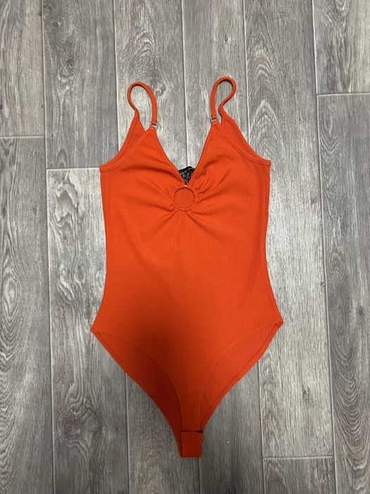 Яскравий помаранчевий боді