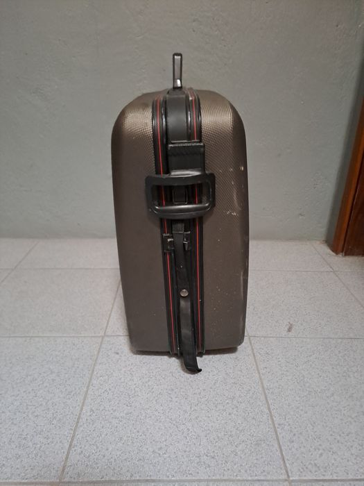 Mala de viagem cinza