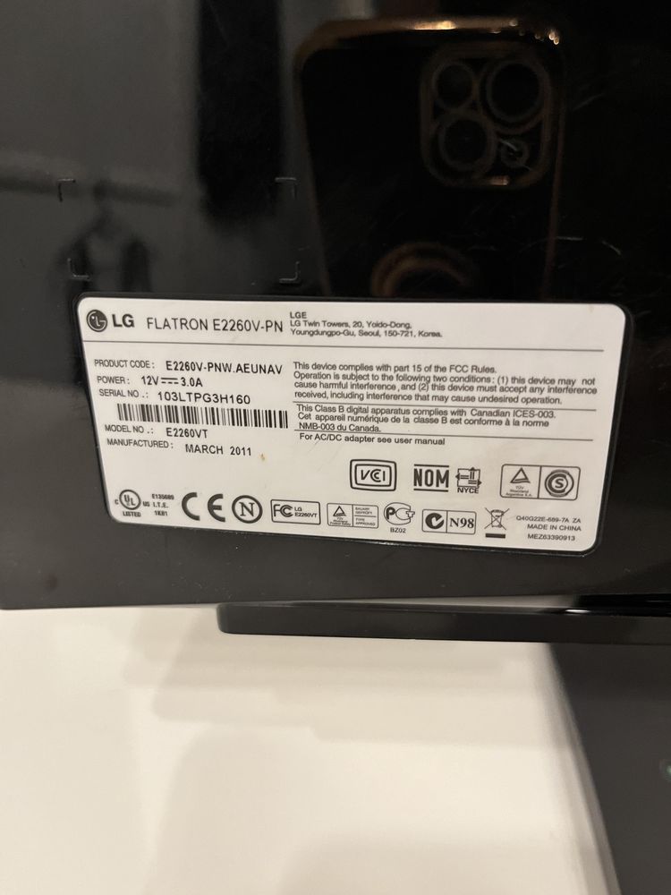 Monitor LG Flatron E2260V-PN uszkodzony