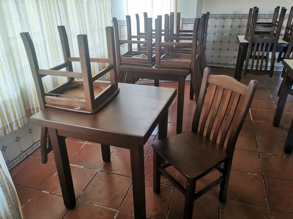 Mesas e cadeiras para restourante . 1,800€