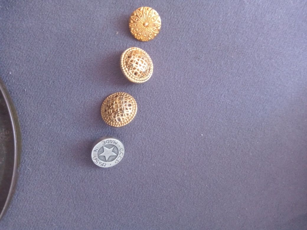 Puszka staroci monety guziki