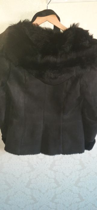 Дублєнка Женская.натуральная.с капюшоном.В идеале!