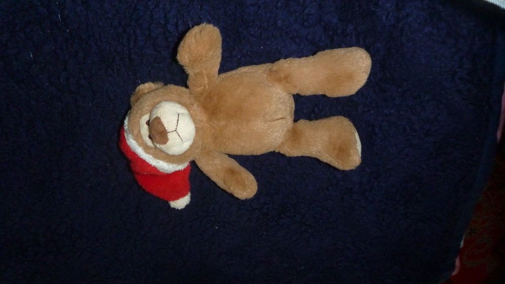 miś w czapce Mikołaja