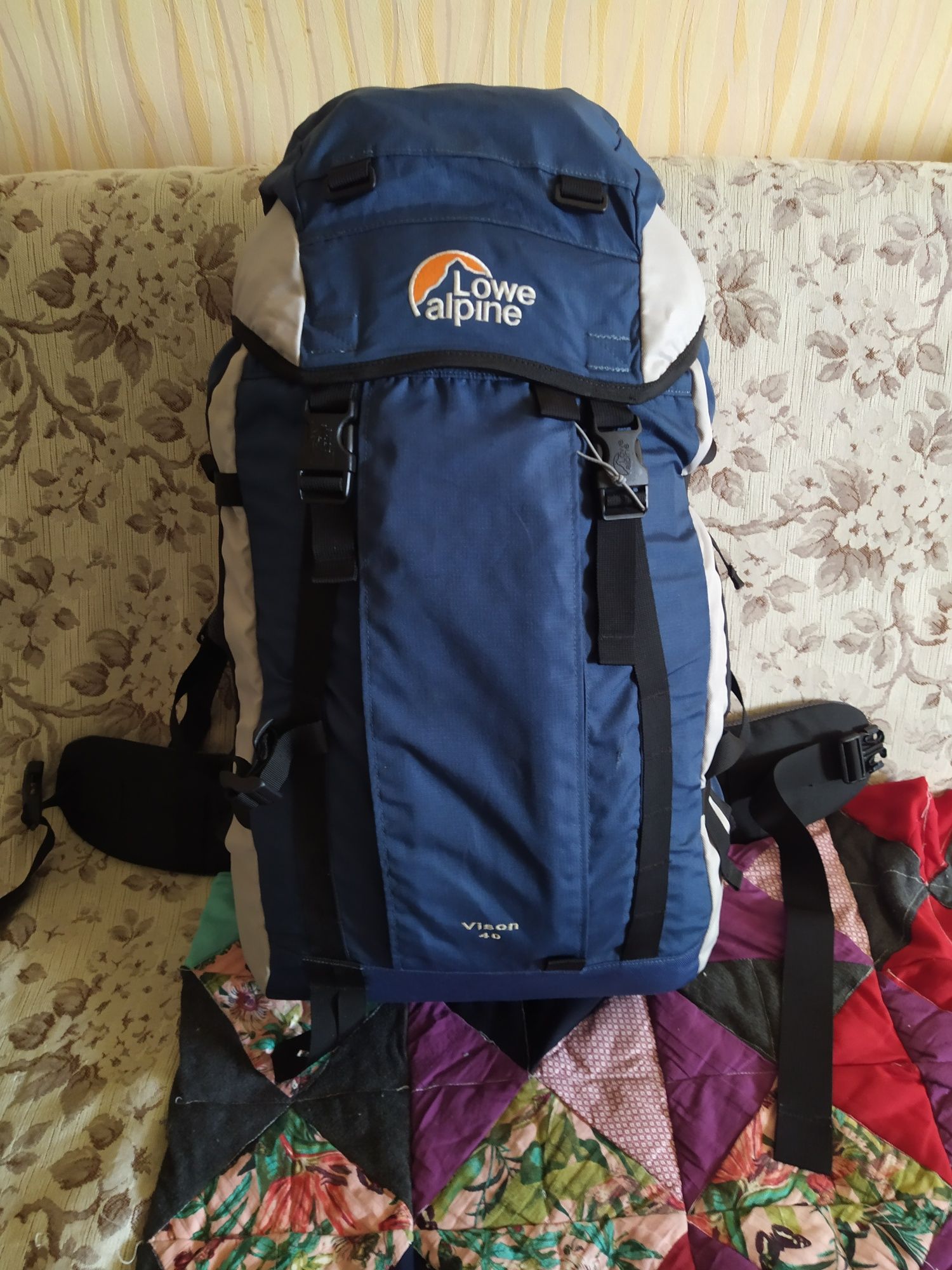 Туристический анатомический каркасный походный рюкзак lowe alpine 40l
