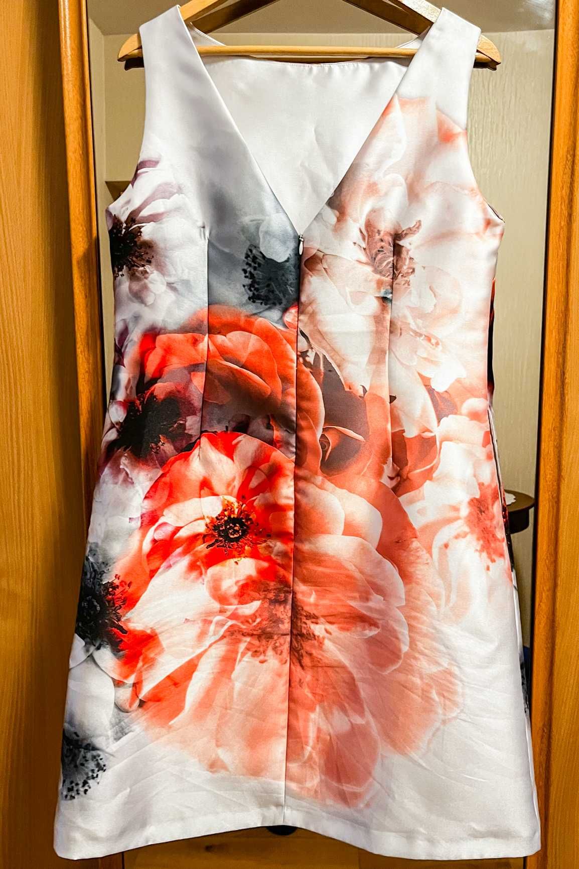 Suknia w kwiaty - rozmiar 40