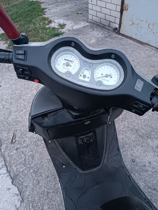 Продам скутер двух местный 2т