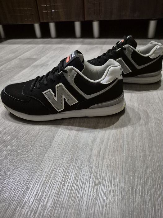 Кросівки чоловічі