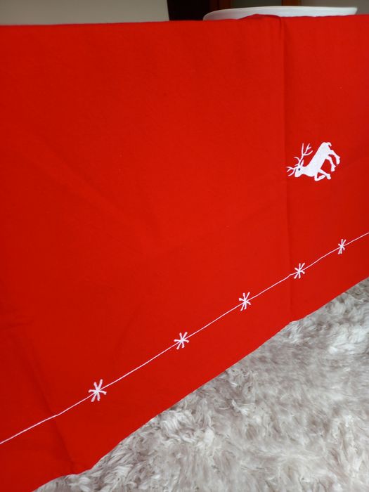 Toalha de Natal bordada com 6 guardanapos  25€