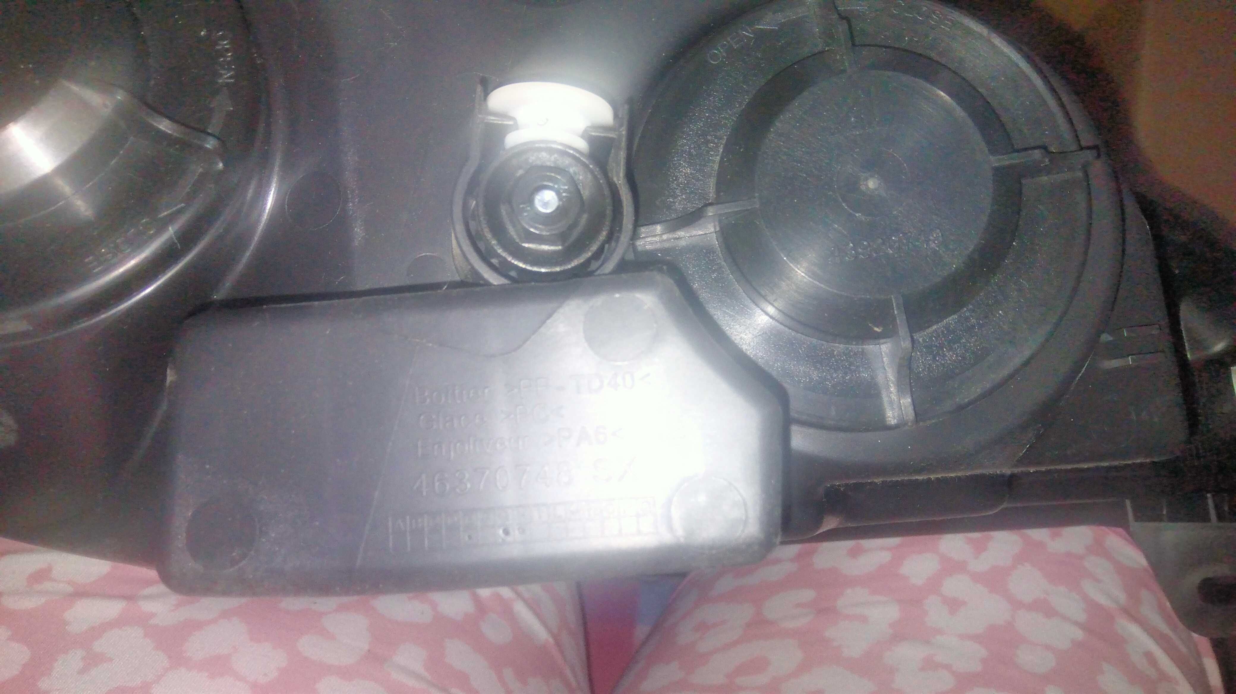 Farol Peugeot 206+