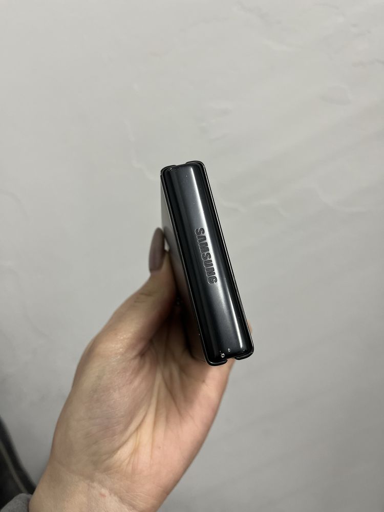 Телефон Samsung Galaxy Z Flip 3 5G 8/128gb