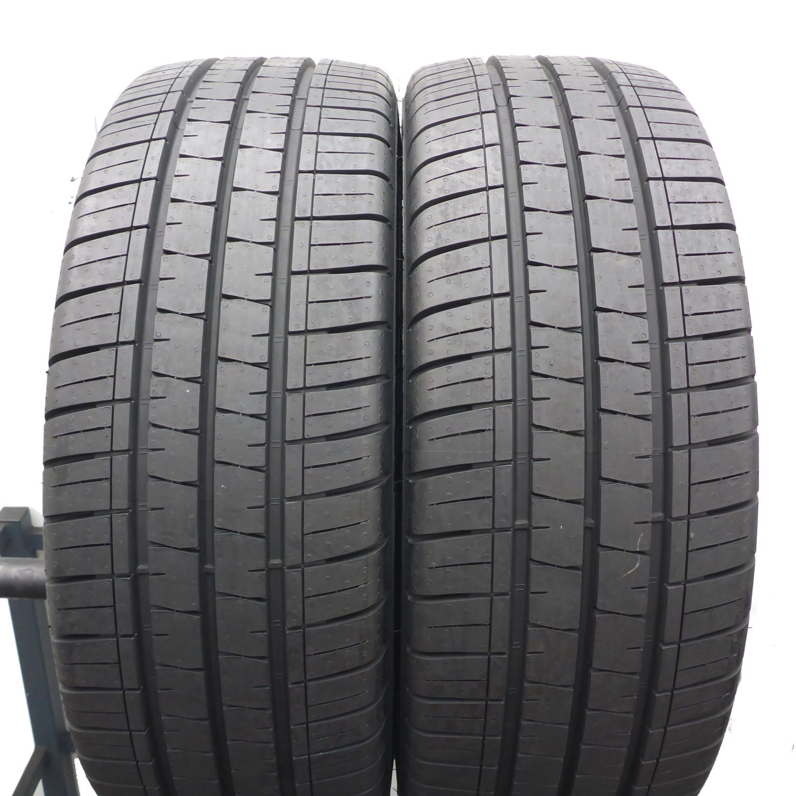 Opony 215/60/16C Vredestein 215/60R16C 103/101T Letnie 2019 Jak Nowe