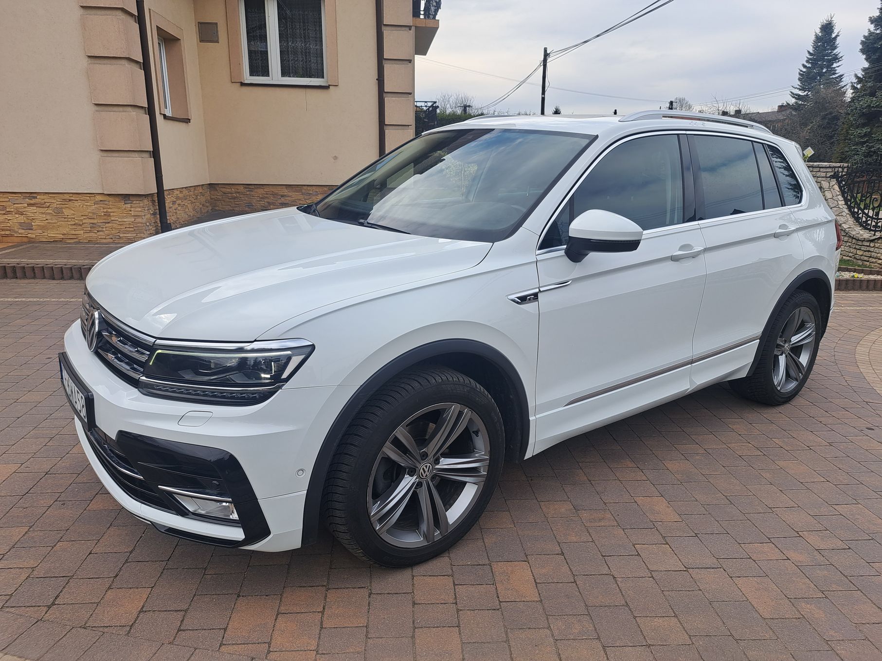 Volkswagen Tiguan 2.0 TDI 150 KM R-Line Oryginalny Lakier Niski Przebieg