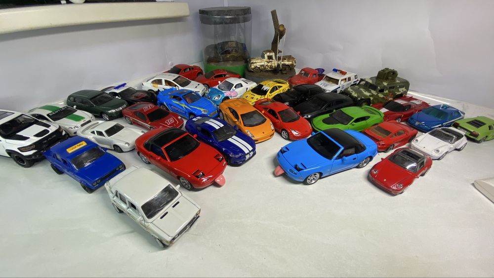 Машинки модельки масштабні моделі 1:43 1:36