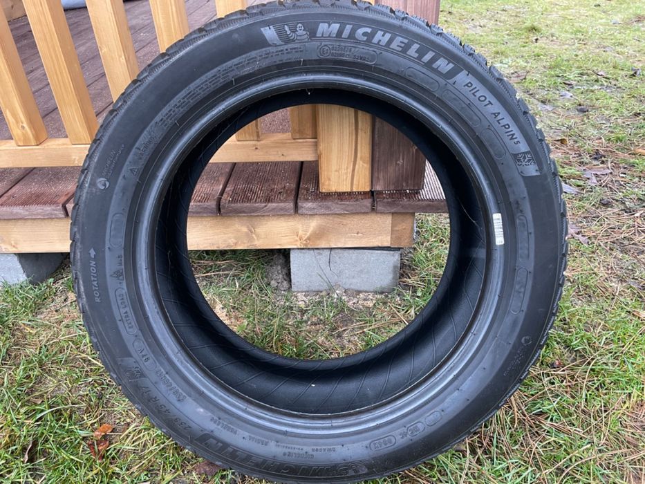 Komplet opon zimowych 17” Michelin Pilot Alpin 5 235/45/R17  97 V XL