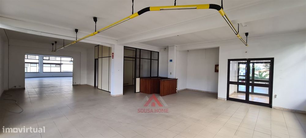(Investimento) 2 Lojas c/ luz natural + Cave c/ 135M2