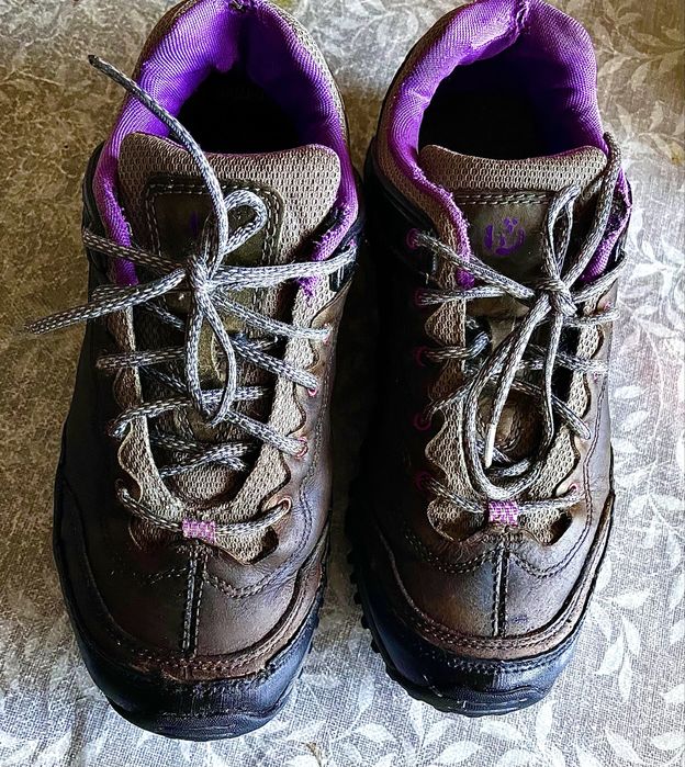 Фірменні кросівки 39- й продаю по ненадобності