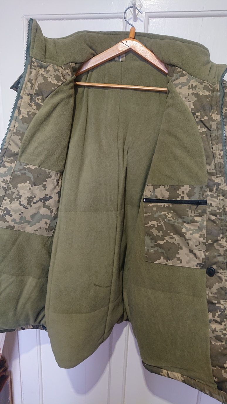 Военная куртка 
Огромный, батальный размер. 
На очень большого человек