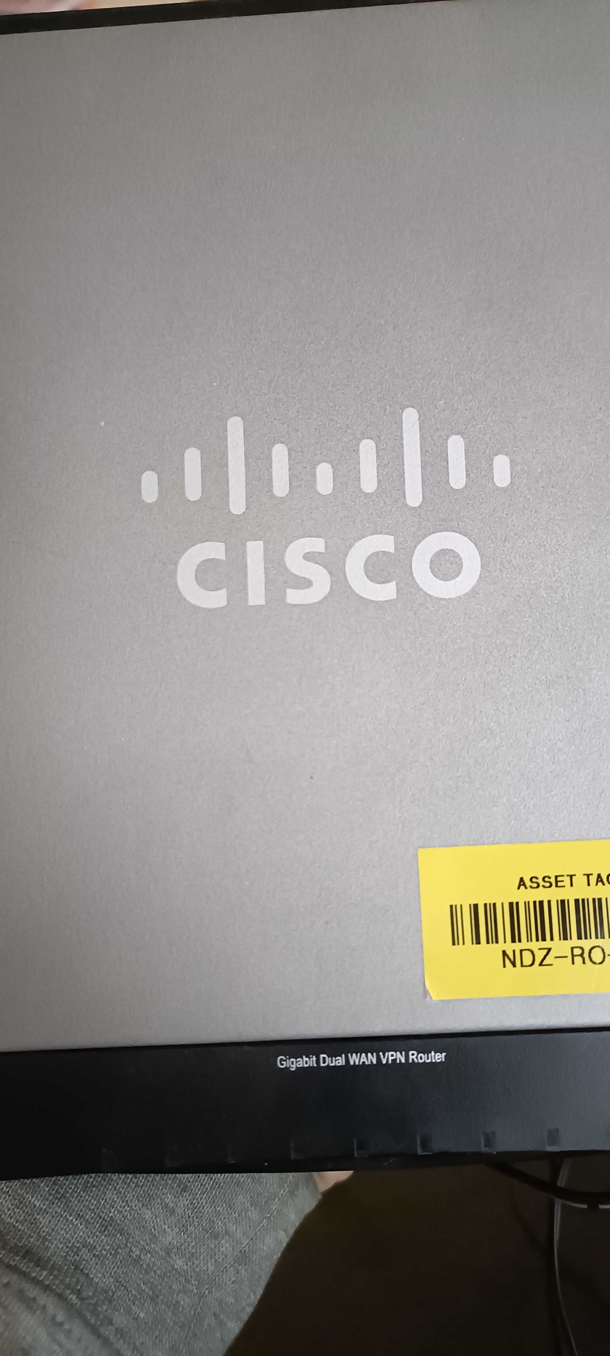 Router Cisco - VPN, model RV042G Small Business