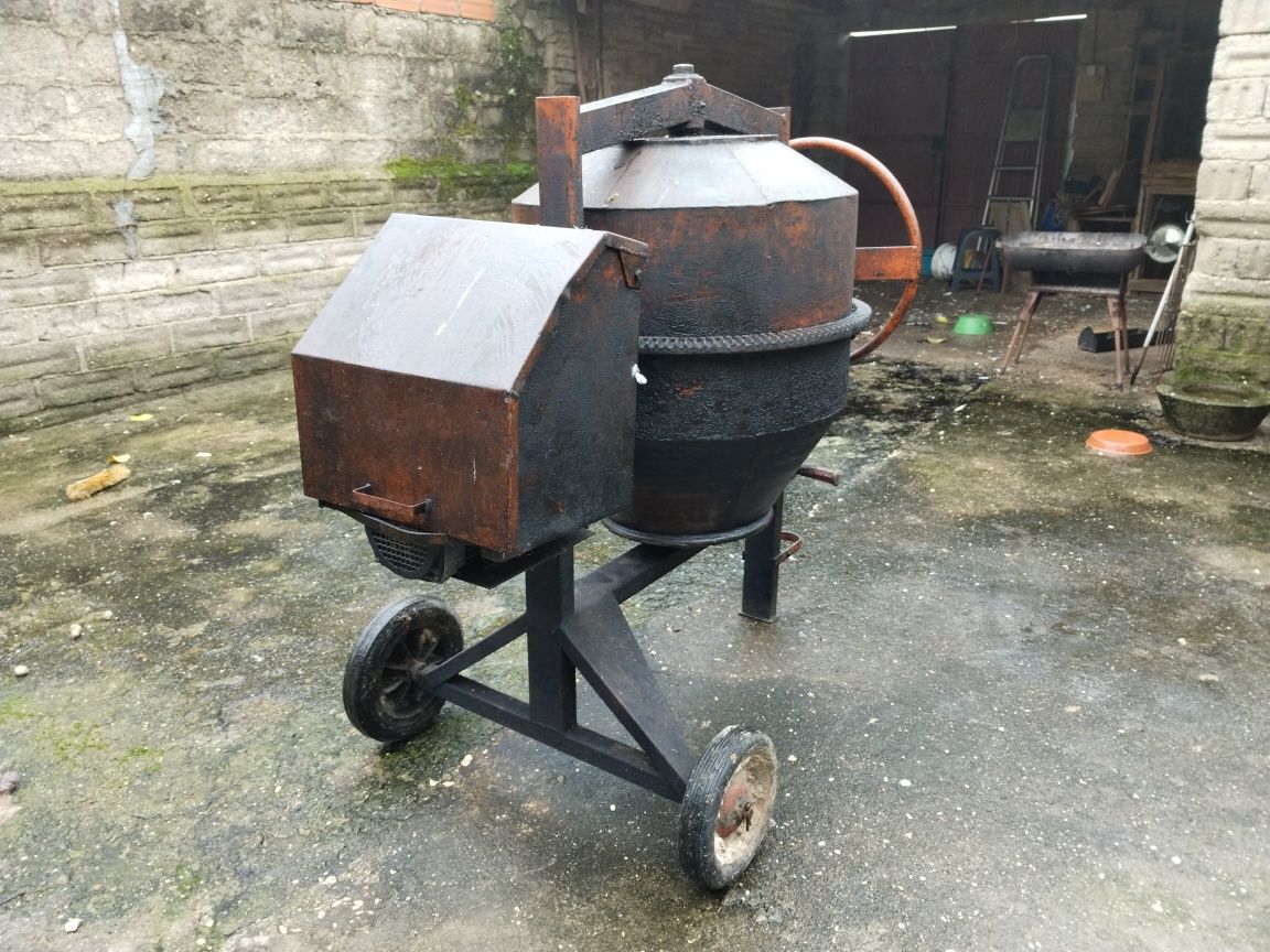 Vende se betoneira