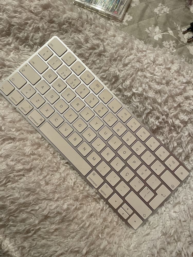 Keyboard apple como novo.