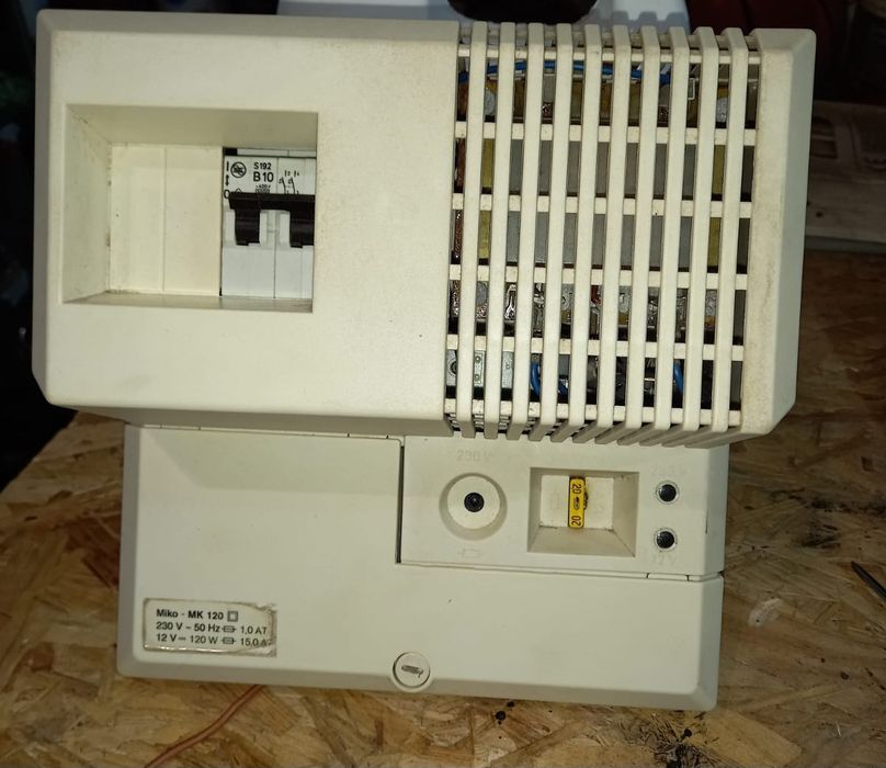 Quadro eléctrico 220 com transformador a 12v para caravana ou autocara