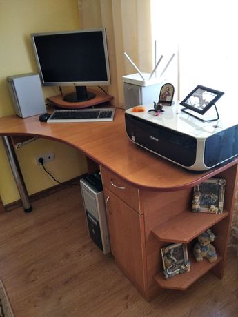 Комп'ютерний столик