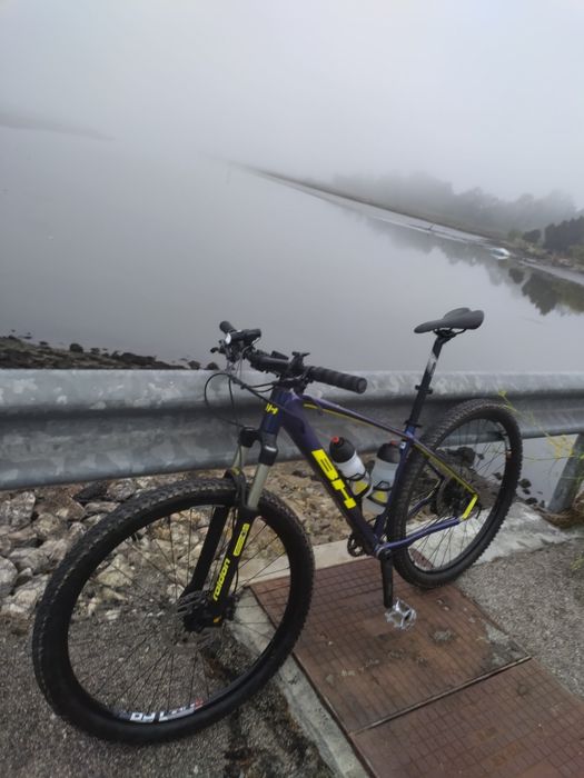 Vendo bicicleta btt BH roda 29