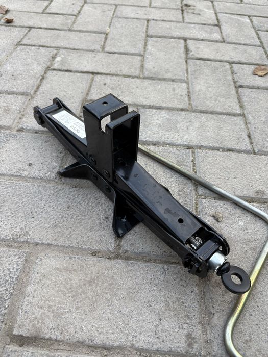 Домкрат Subaru Outback