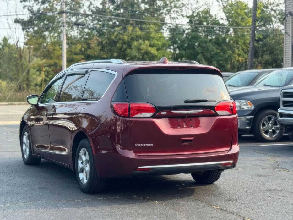 Chrysler Pacifica Touring-L Plus      2017