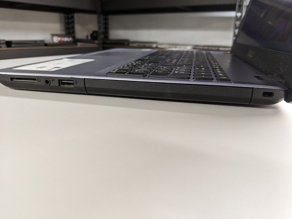 Ноутбук Asus X542u  intel i5 8250u 1.8GHz  8/256G відео GeForce 4Gb