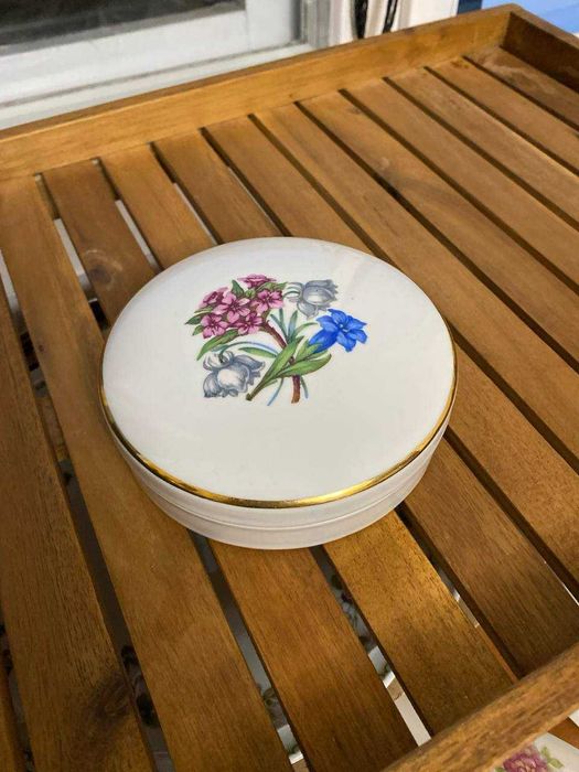 Шкатулка посуд сервірувальний із кришкою сирниця виготовлена з фарфору