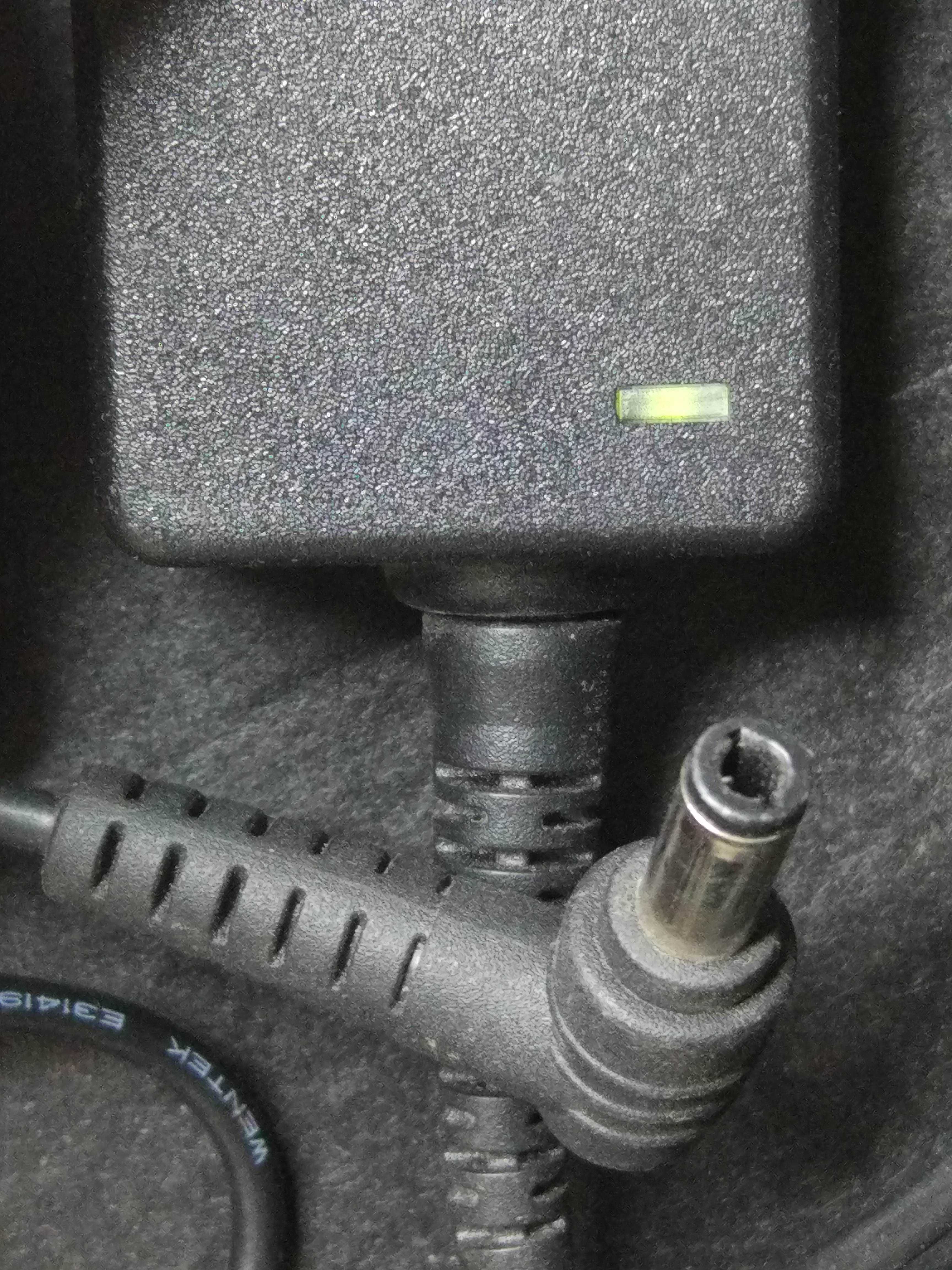 Блок питания живлення зарядное 19V 2.1A (5.5X2.5mm)
