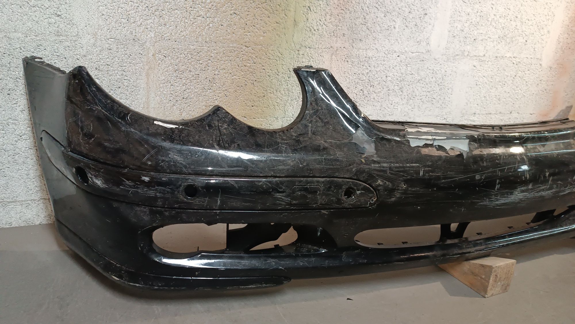 Vendo parachoque de frente Mercedes C- classe coupé (CL203) ano2000/08
