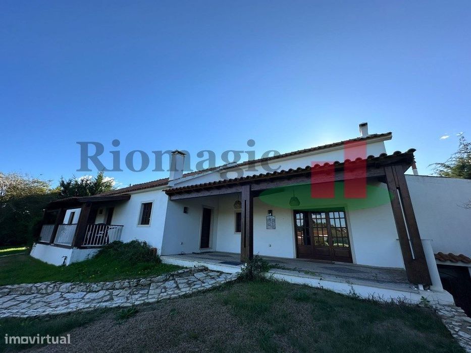 Moradia V4 para Arrendamento com Piscina e Jardim***RIOMAGIC***