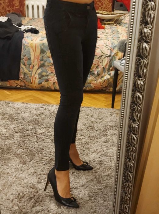 Czarne spodnie rurki jeansowe Reserved rozm. S